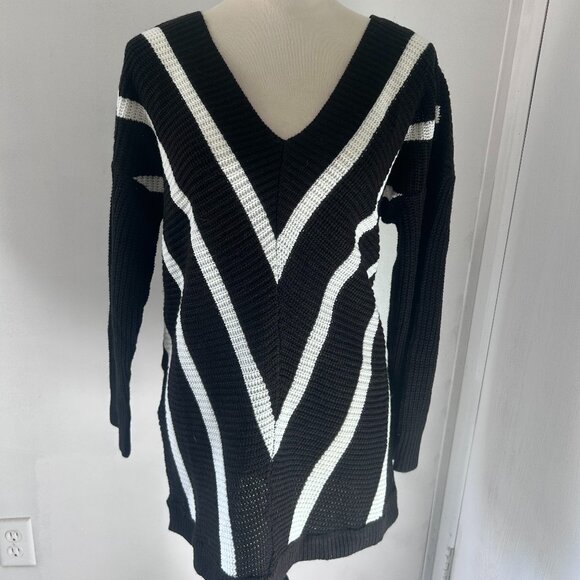 VENUS Sweaters - Venus Black&White Striped Sweater
